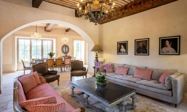 Fireplace - Apartment in Provence With Heated Pool (Ventabren)