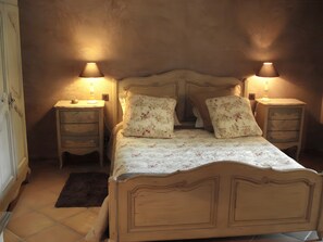 1 makuuhuone, silitysrauta/-lauta, Wi-Fi, vuodevaatteet