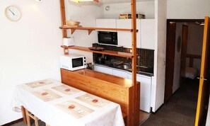 Microwave, cookware/dishes/utensils - 101 Balcon des Orres (Les Orres)