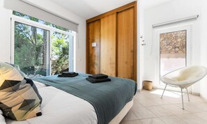 Apartment | 4 bedrooms, bed sheets - Villa in Arrifana With Saltwater Pool (Aljezur)