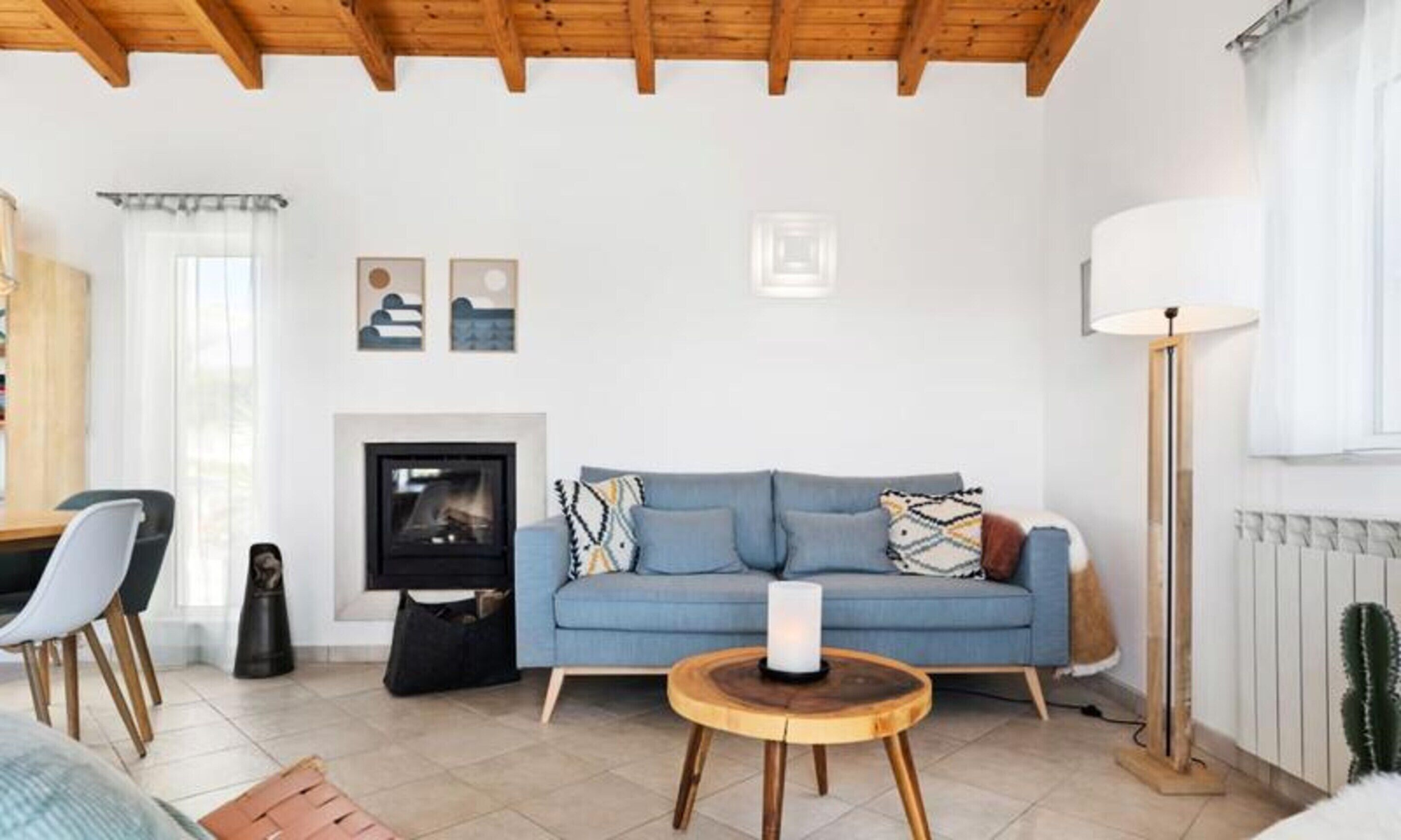 Apartment | Living area | Fireplace