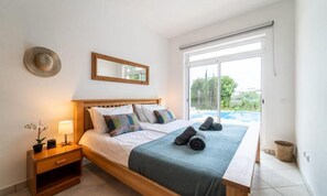 Apartment | 4 bedrooms, bed sheets - Villa in Arrifana With Saltwater Pool (Aljezur)