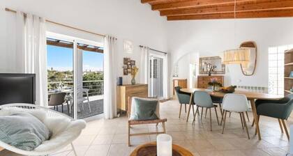 Villa in Arrifana With Saltwater Pool