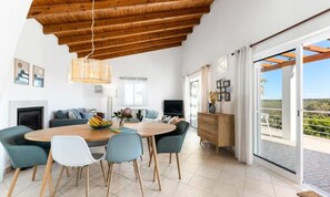 Apartment | Interior - Villa in Arrifana With Saltwater Pool (Aljezur)