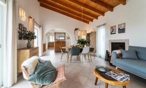 Apartment | Living area | Fireplace - Villa in Arrifana With Saltwater Pool (Aljezur)