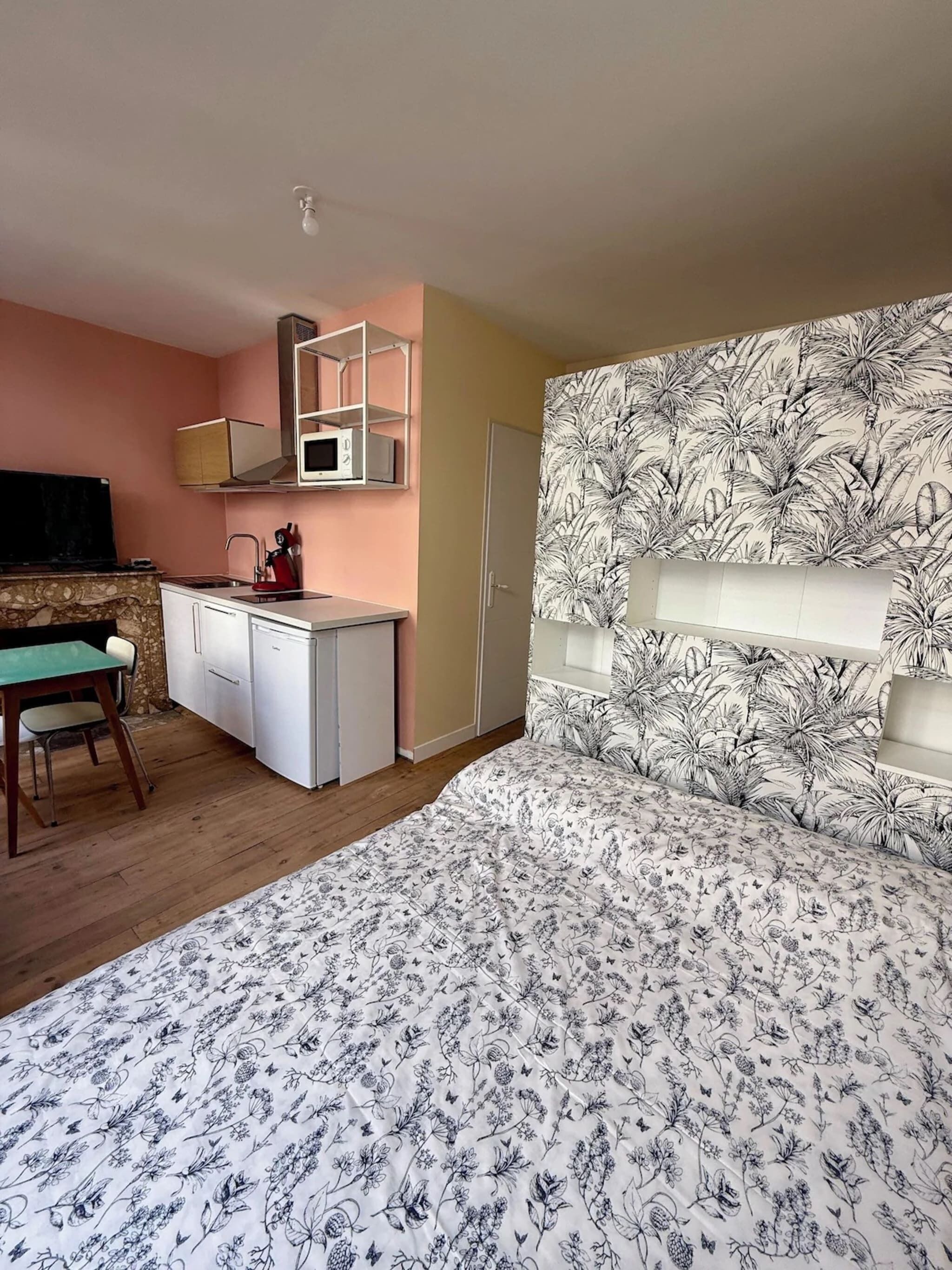 1 slaapkamer, een strijkplank/strijkijzer, internet