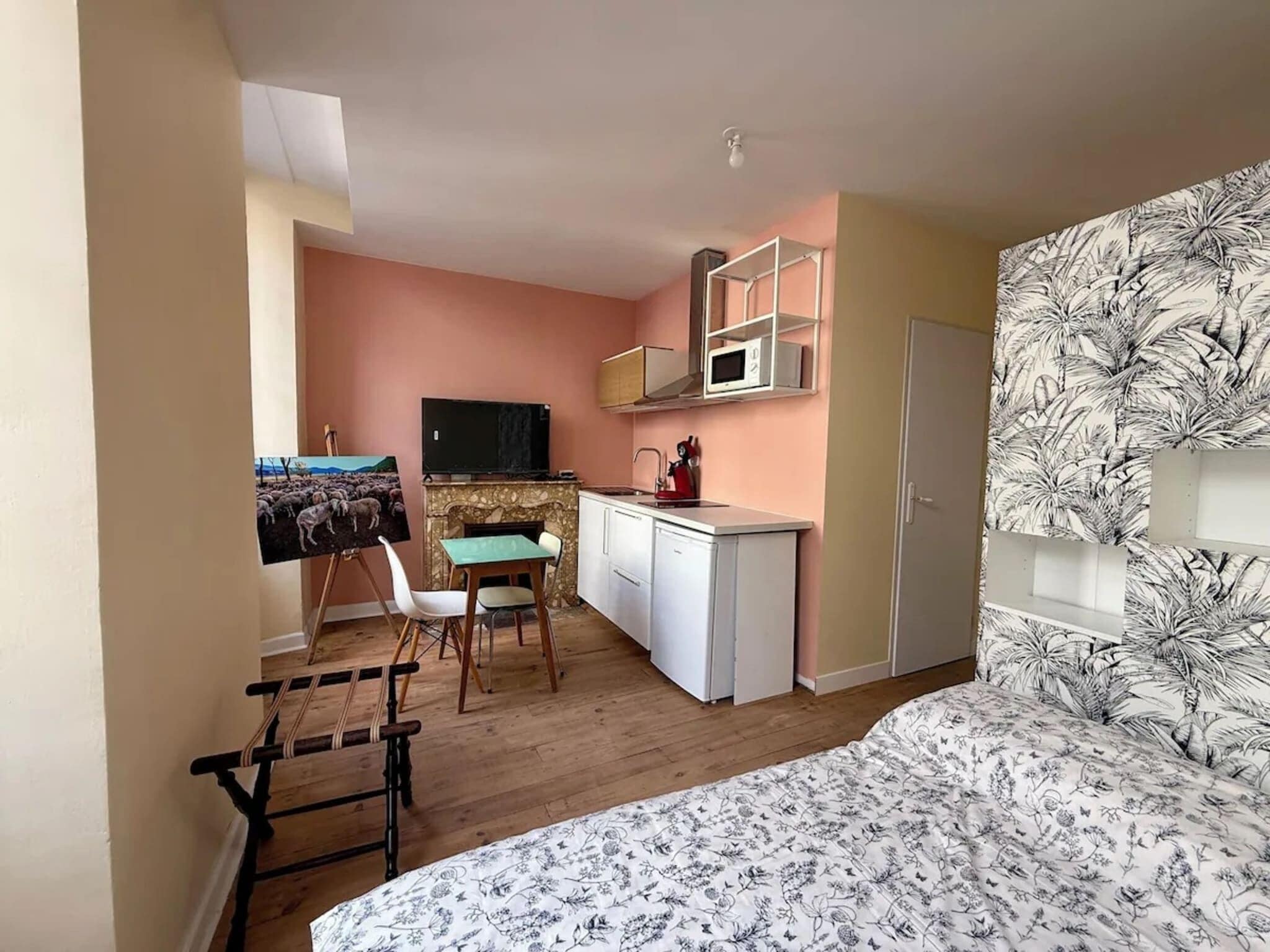 1 chambre, fer et planche à repasser, accès Internet