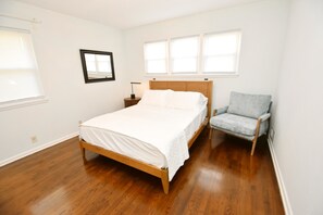 2 habitaciones, tabla de planchar con plancha, wifi y ropa de cama