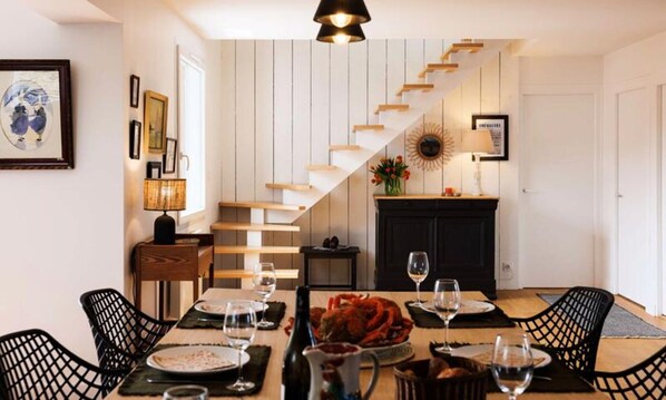 Dining - House Near GR 34 Trail and Beaches (Tregastel)