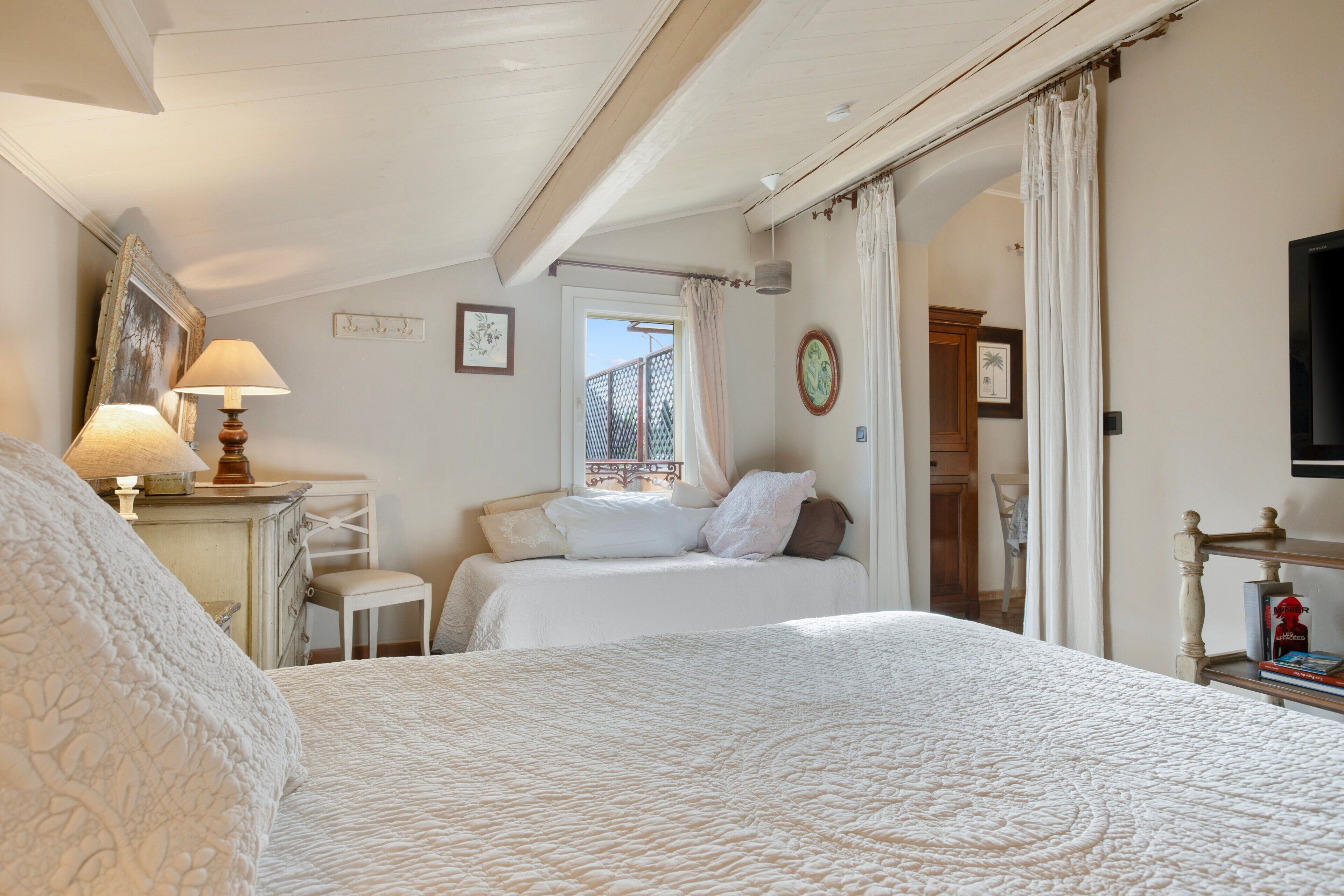 1 habitación, tabla de planchar con plancha, wifi y ropa de cama 