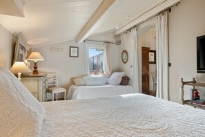 1 habitación, tabla de planchar con plancha, wifi y ropa de cama 