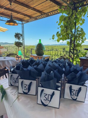 Outdoor dining - Agriturismo Cerrosughero (Canino)