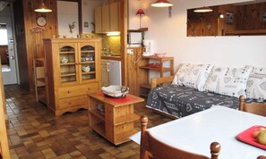 Living area - Apartment in Plagne Centre Near Ski Slopes (La Plagne-Tarentaise)