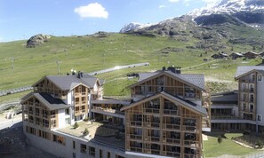 Exterior - Apartment in French Alps With Ski Access (Huez)