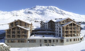 Exterior - Apartment in French Alps With Ski Access (Huez)