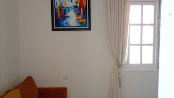 Familie vierpersoonskamer, 1 kingsize bed met slaapbank, niet-roken | Woonruimte