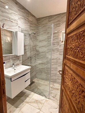Family Quadruple Room, 1 King Bed with Sofa bed, Non Smoking | Bathroom - Riad Rabat Laalou (Rabat)