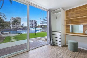 Interior - The Retro Reef - Games & Vibes (Surfers Paradise)
