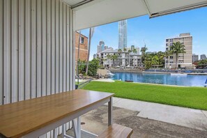 Outdoor dining - The Retro Reef - Games & Vibes (Surfers Paradise)
