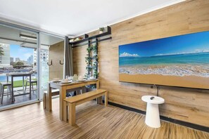 Interior - The Retro Reef - Games & Vibes (Surfers Paradise)