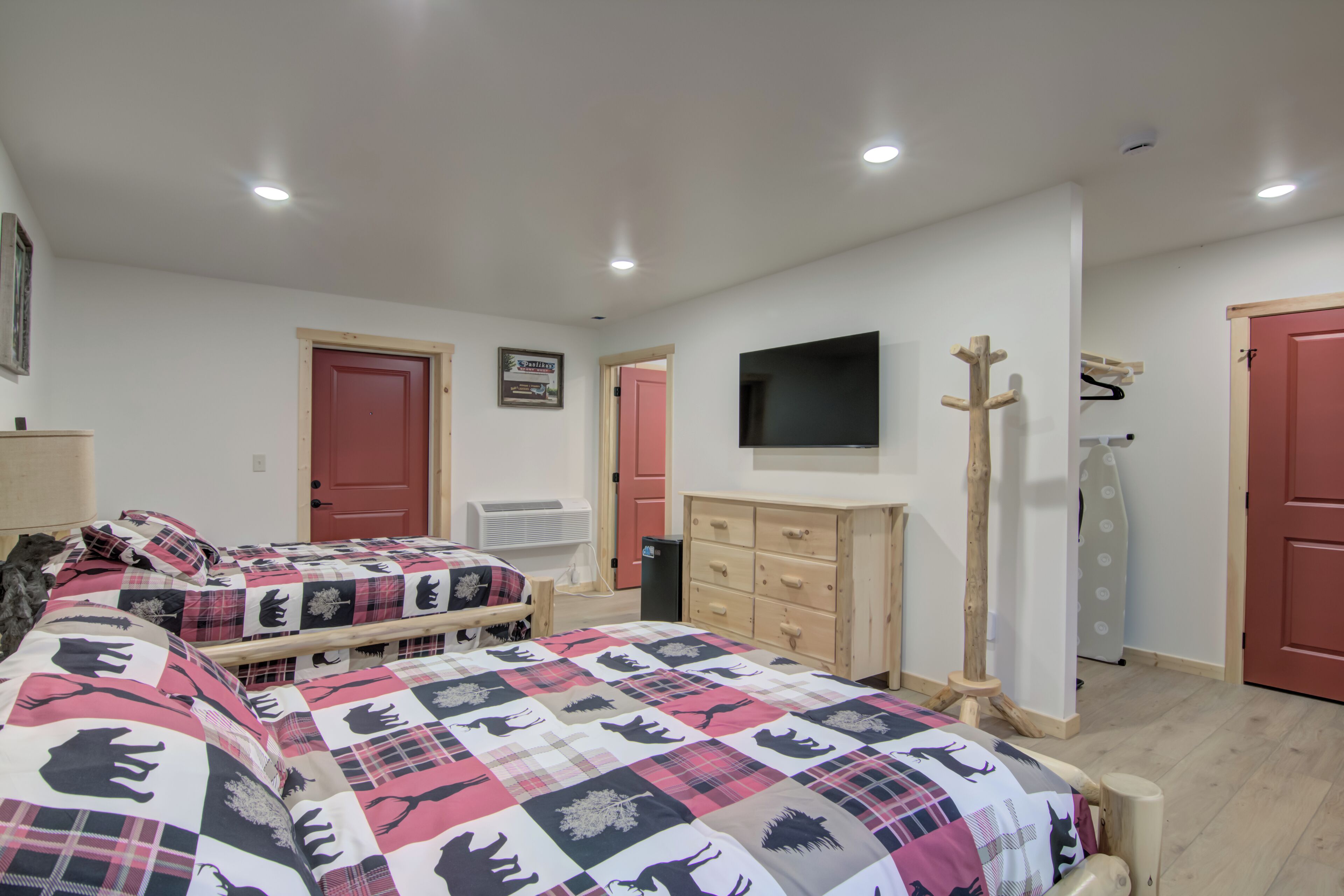 Iron/ironing board, free WiFi, bed sheets, wheelchair access