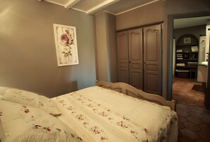 1 makuuhuone, silitysrauta/-lauta, Wi-Fi, vuodevaatteet