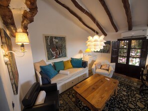 Suite Confort, balcón, vista al mar | Área de sala de estar