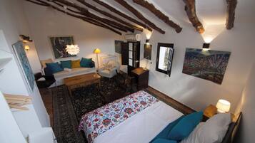 Suite Comfort, balcó, vistes al mar | Caixa forta a l'habitació, cortines opaques i planxa i posts de planxar