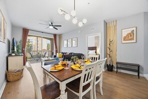 Interior - Free Waterpark! 10 min to Disney • 25 min to Universal • Galaxy & Ears Getaway (Kissimmee)