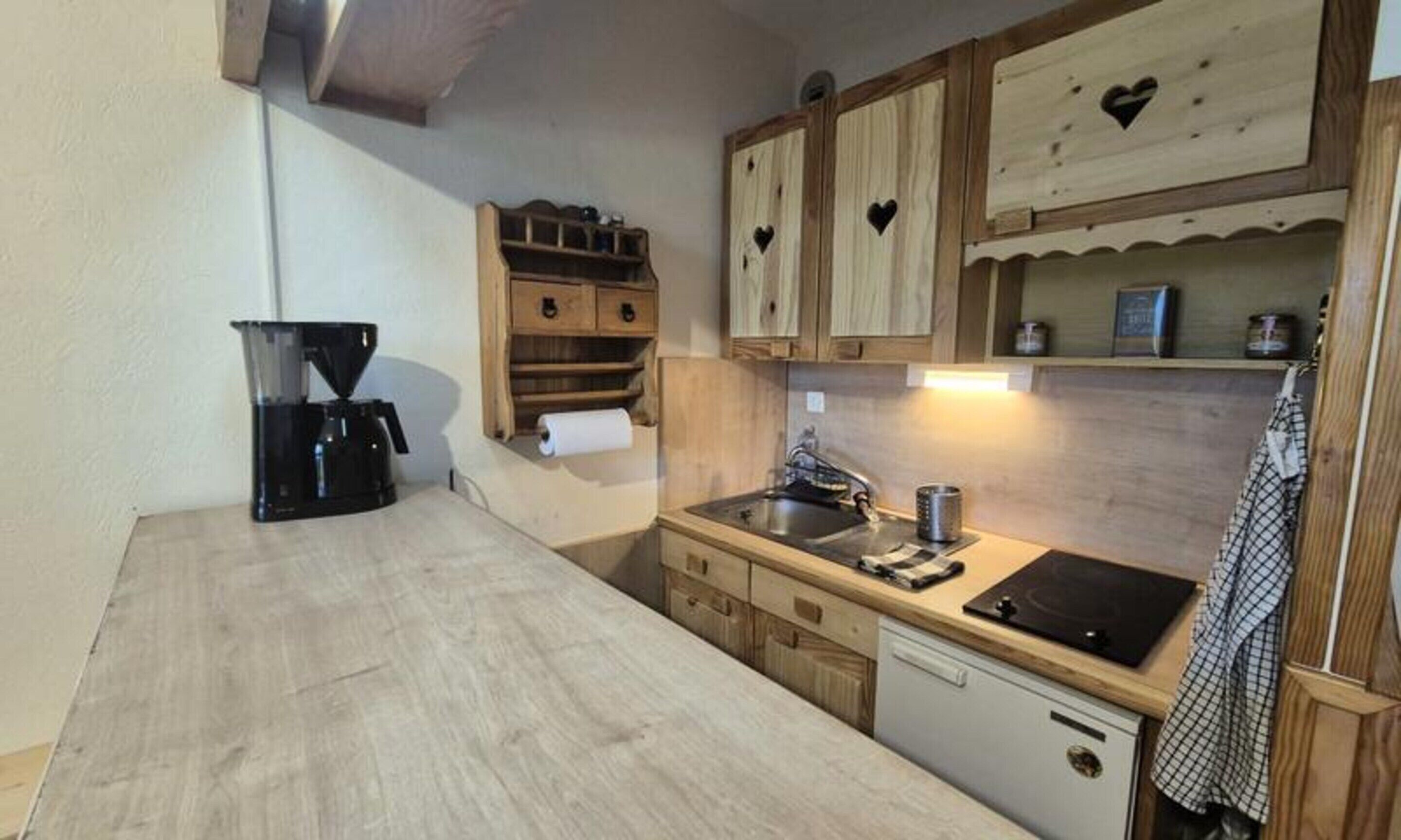 Fridge, microwave, oven, coffee/tea maker