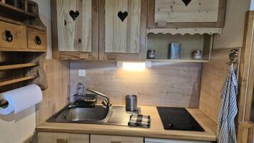 Fridge, microwave, oven, coffee/tea maker