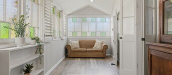 The Queenslander - Pet Friendly Home in Coolangatta - Min. 3 Night Stays!