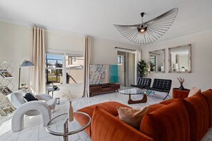 Smart TV - Spacious 5BR Family Retreat w/ Private Pool (Kissimmee)