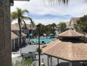 Outdoor dining - Mickey's Hideaway Condo Near Disney (Kissimmee)