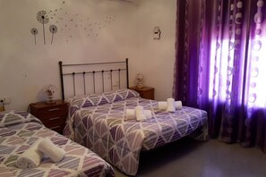 3 bedrooms, iron/ironing board, WiFi, bed sheets - CENTRAL HOUSE WITH SPECTACULAR VIEWS TO THE STAR CASTLE (Montiel)