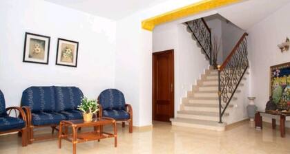 CENTRAL HOUSE WITH SPECTACULAR VIEWS TO THE STAR CASTLE