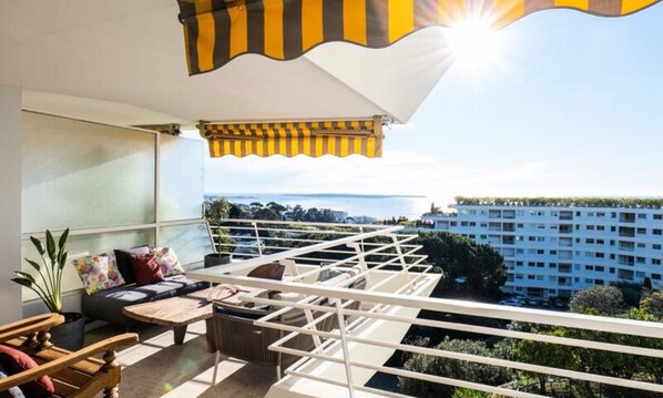 Property grounds - Apartment in Cannes With Pool & Sea Views (Cannes)