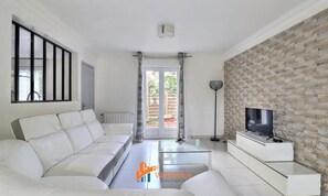 Living area - Houses & Villas for 8 People (La Riche)