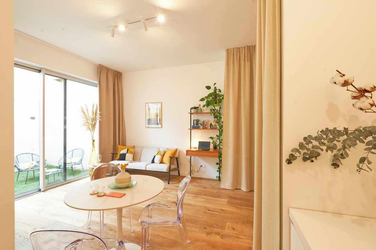 Leilighet | Oppholdsområde | En 70-centimeters smart-TV med kabel-kanaler samt TV