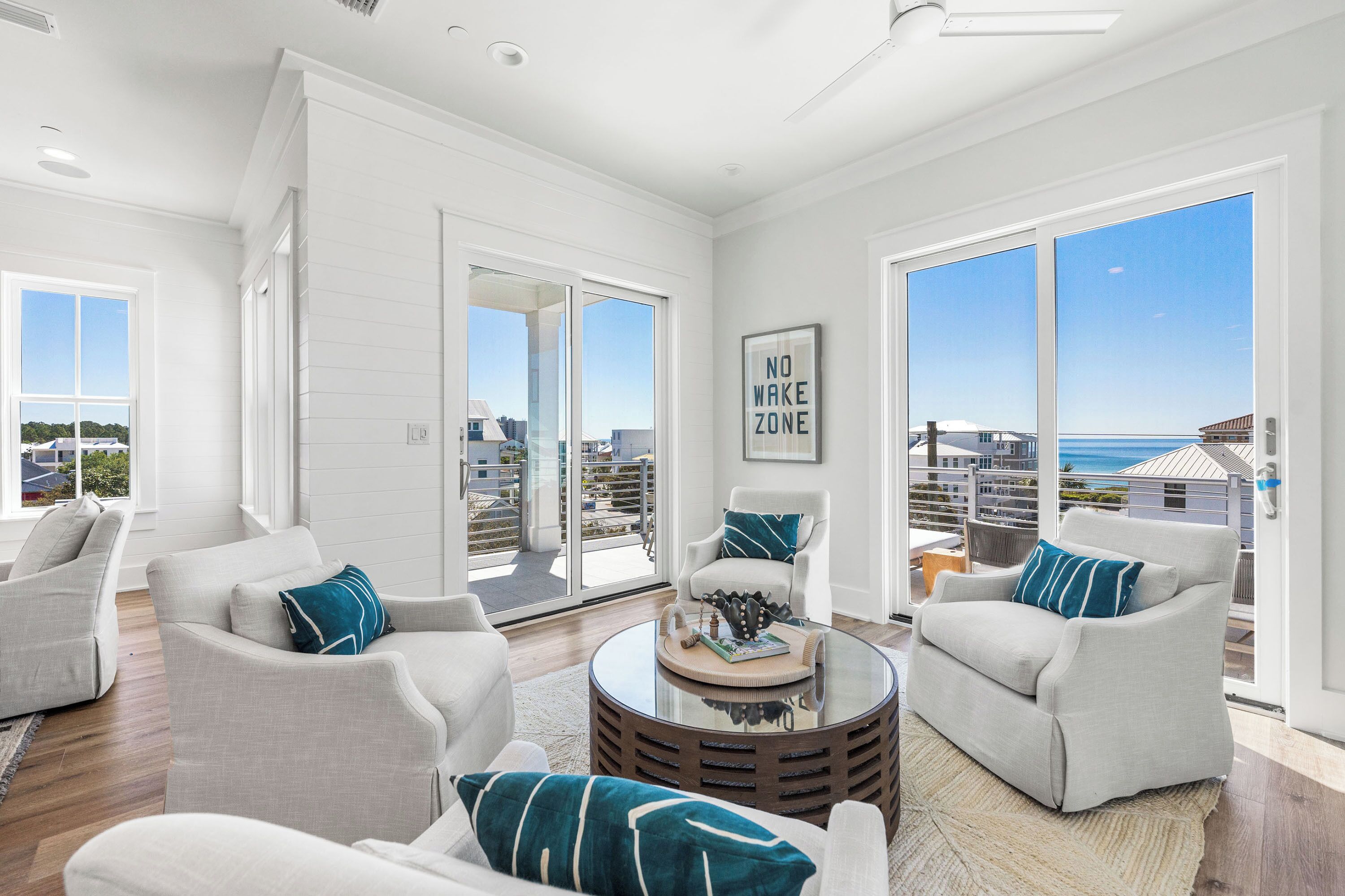 Smart-TV, Tischtennisplatte, Stereoanlage