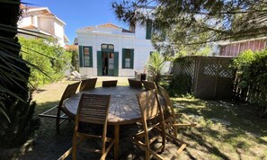 Outdoor dining - Apartment in Soulac-sur-mer Near Beach (Soulac-sur-Mer)