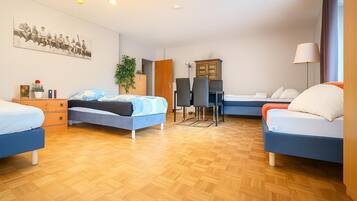 Vierbettzimmer, Blick auf den Innenhof | Kostenloses WLAN