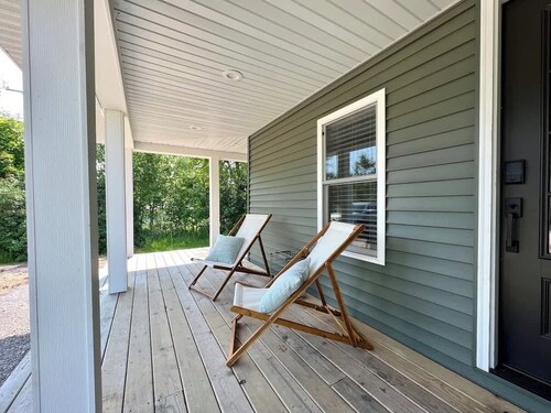 Lake Street Retreat - Walk to the beach!
