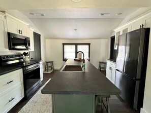 Fridge, microwave, oven, stovetop - Lake Street Retreat - Walk to the beach! (Central Lake)