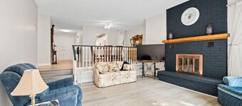 3 Bedroom Bungalow Quiet friendly neighborhood in West end. Entire Home