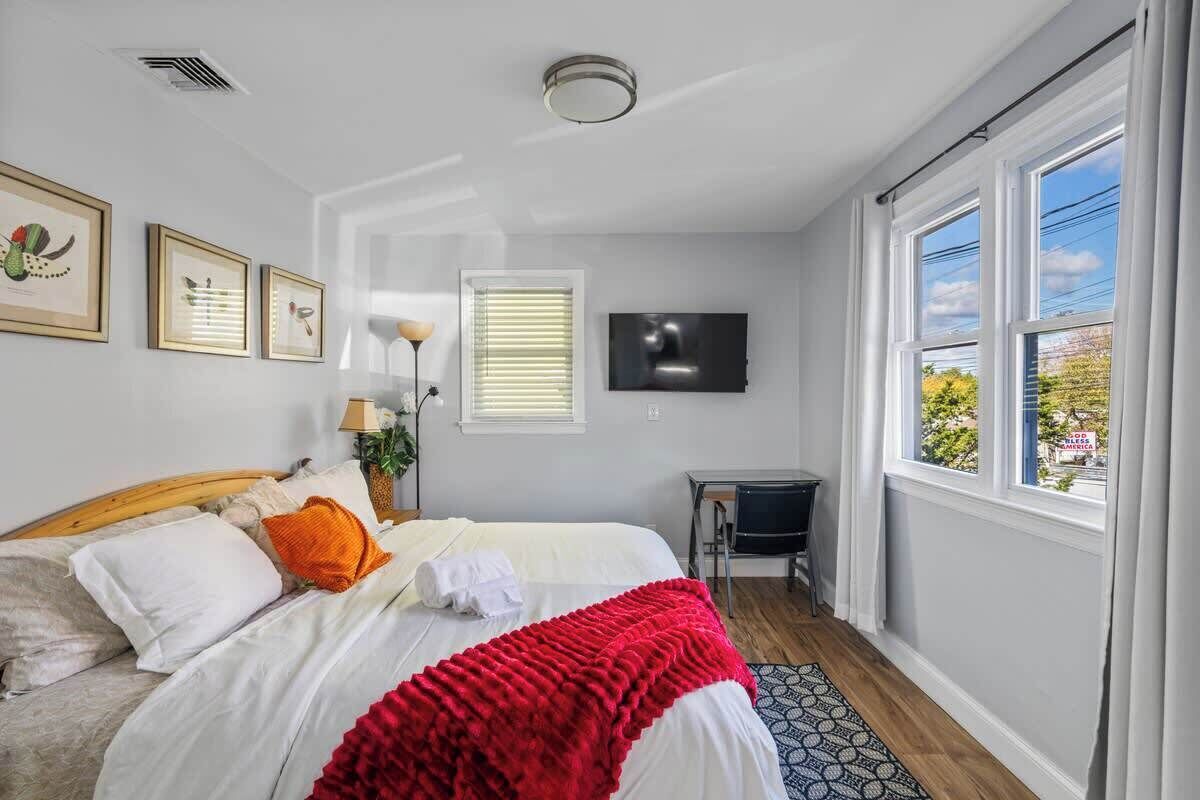 3 makuuhuonetta, silitysrauta/-lauta, ilmainen Wi-Fi, vuodevaatteet