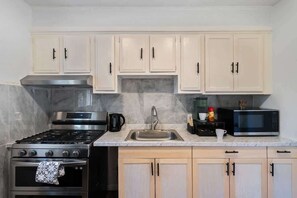 Fridge, microwave, oven, stovetop - 4BR Home, Parking Space, Near Hackensack Med & NYC (Hackensack)