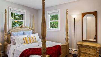 4 bedrooms, iron/ironing board, free WiFi, bed sheets