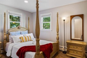 4 bedrooms, iron/ironing board, free WiFi, bed sheets - 4BR Home, Parking Space, Near Hackensack Med & NYC (Hackensack)