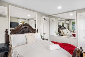 4 bedrooms, iron/ironing board, free WiFi, bed sheets